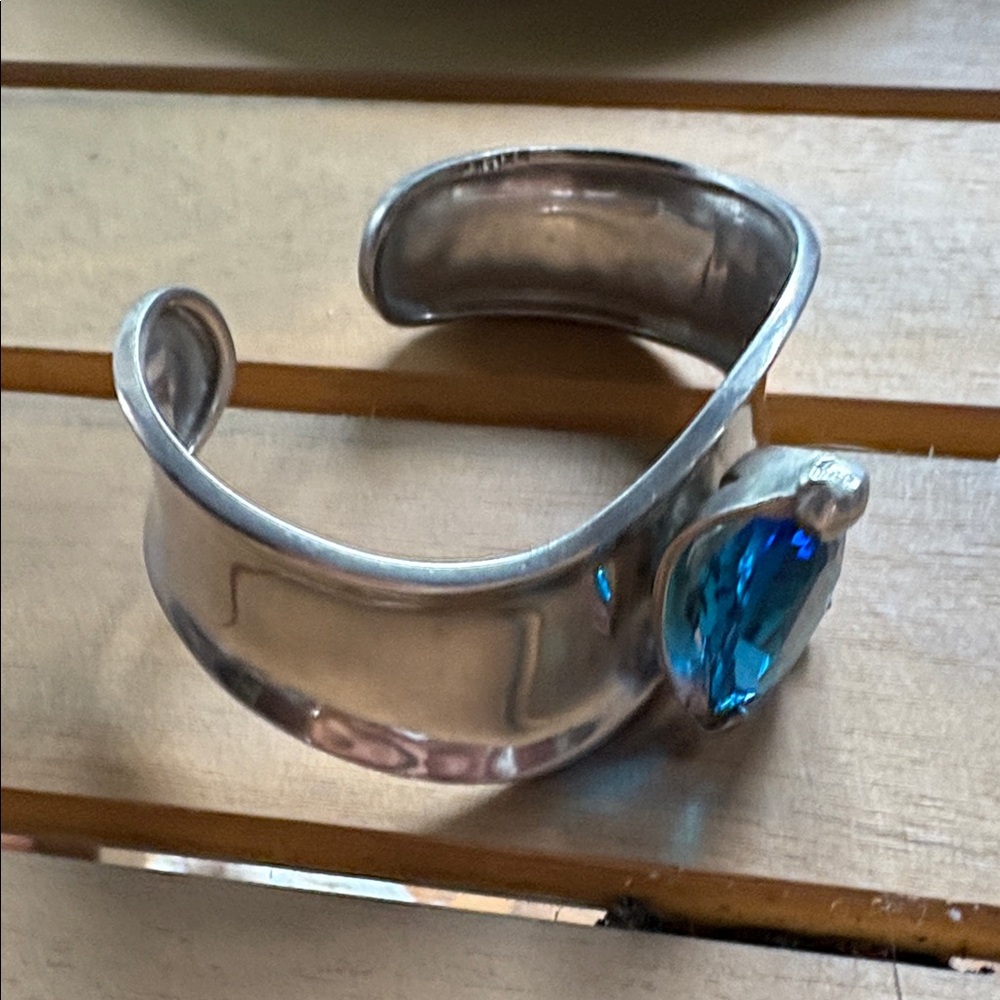 Mexican Vintage Sterling Silver Wavy Cuff Blue Diamond Shaped Encrusted Stone